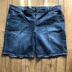 Vera Wang boyfriend shorts size 16- gently used